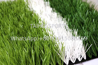 50mm Tinggi Tumpukan Bahan sintetis PE Dekorasi Taman Karpet rumput buatan untuk lapangan sepak bola