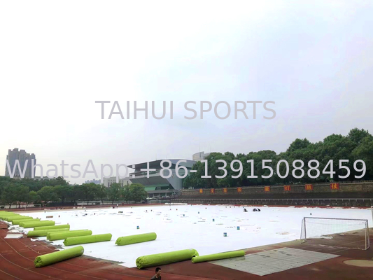 Shockpad rumput buatan untuk acara profesional bersertifikat Situs dengan kekuatan tarik tinggi dan umur panjang