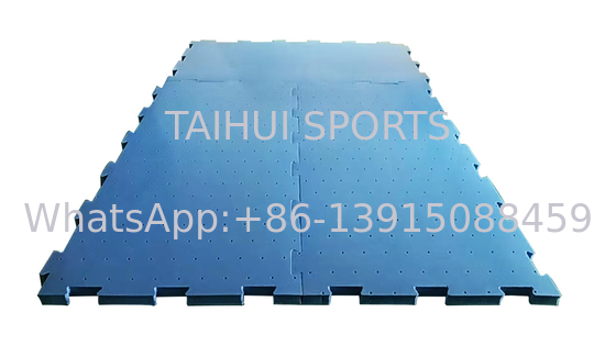 Tempat bermain dengan penguncian Shock Pad yang dirancang khusus untuk melindungi anak-anak dari bahaya
