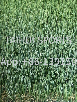 Rumput Sintetis Buatan Lanskap Luar Ruangan Ukuran Kustom 50mm Tahan UV untuk Lapangan Sepak Bola